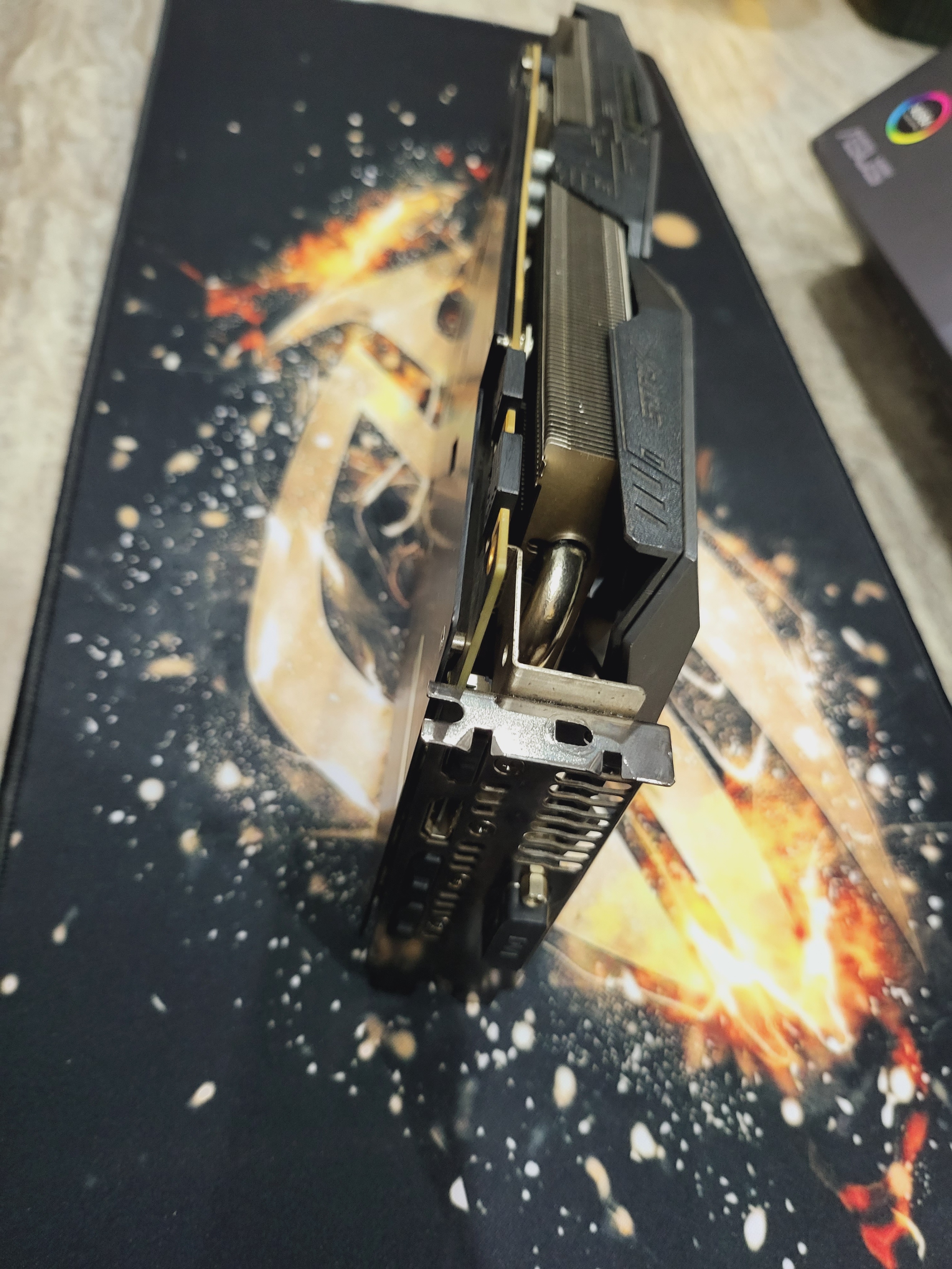 华硕1070冰骑士更换散热硅脂教程,华硕1070更换硅脂片用多厚的