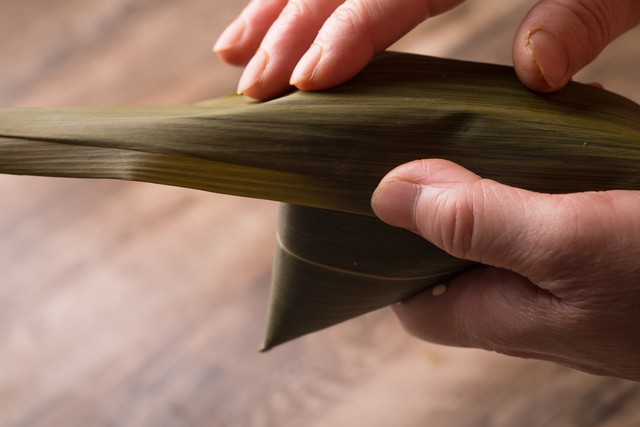 硫酸铜浸泡粽叶为什么会变鲜绿,干棕叶怎么变绿