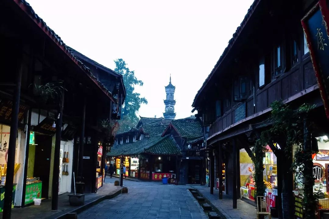 拜水都江堰问道青城山类似的话,拜水都江堰的拜水什么意思