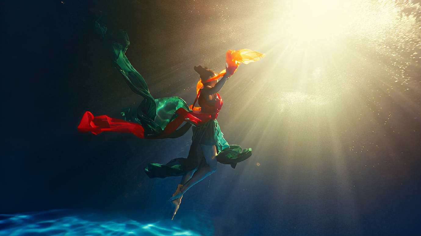 乐深度：宇宙级网红，都有一条大金链子