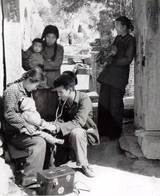 七旬老汉迷恋*妇情**,对妻子拳脚相加,妻子用自杀揭穿丈夫的丑事