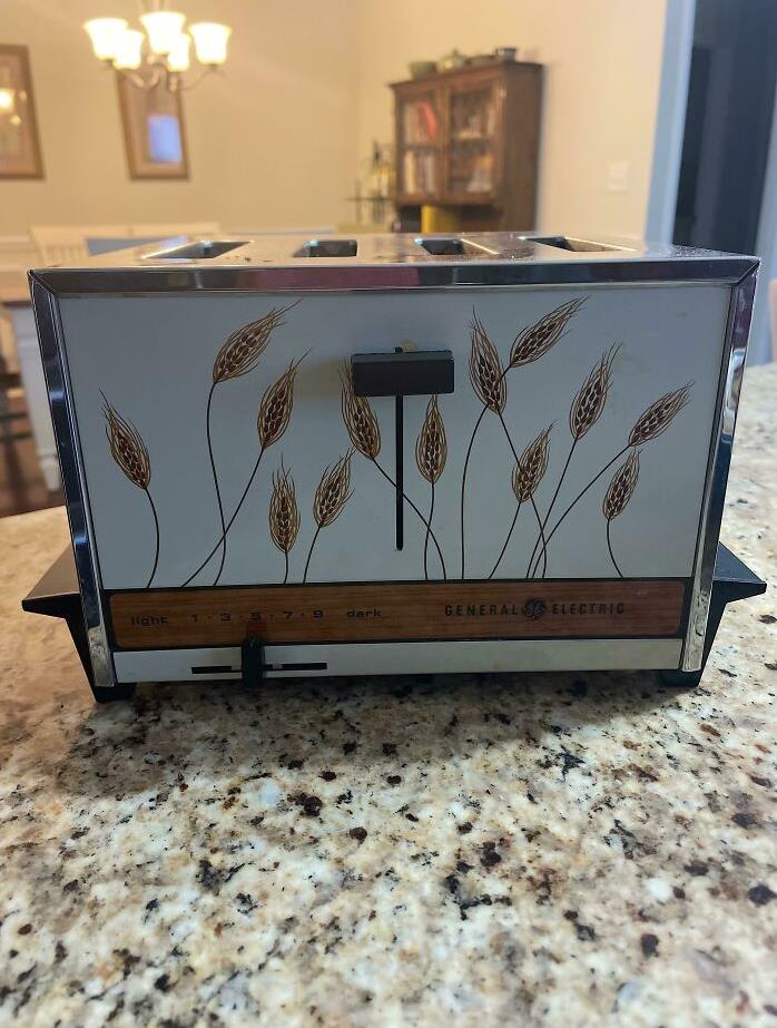 歪果网友分享传家宝！百年摇篮，几十年的包！“买一次用一生”！