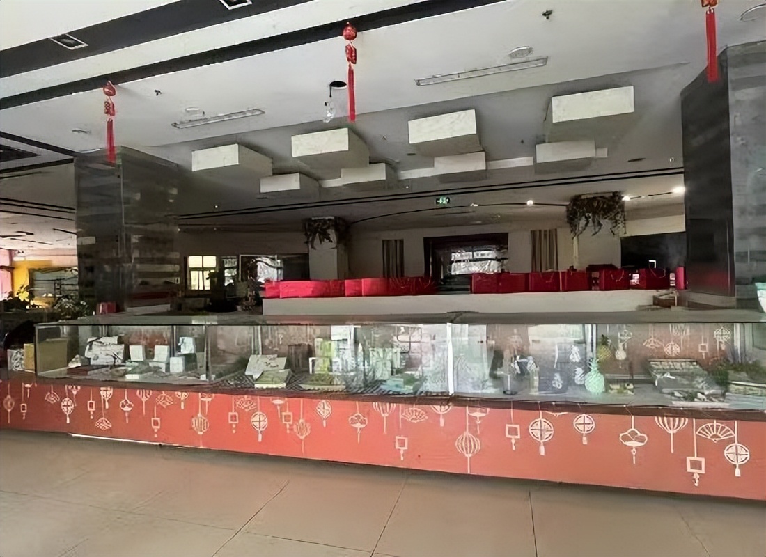 3年关店2500家负债38亿,负债38亿3年关店超2500家