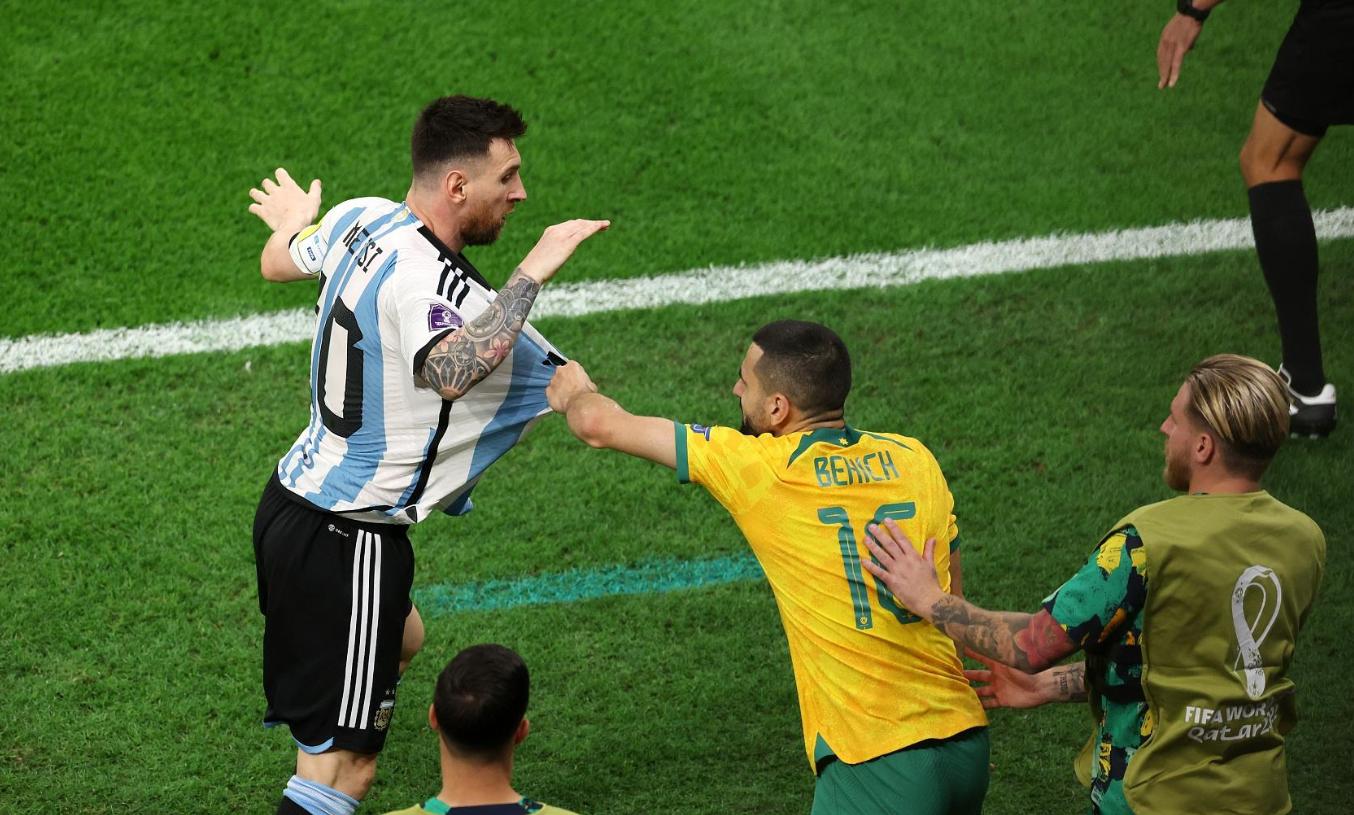 梅西18世预赛把阿根廷扛进世界杯,世界杯荷兰vs阿根廷梅西致敬前辈