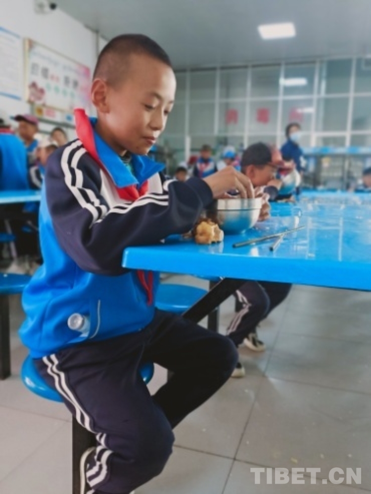 以爱为底色办有温度的教育——走进青海省海南藏族自治州共和县第一民族寄宿制学校