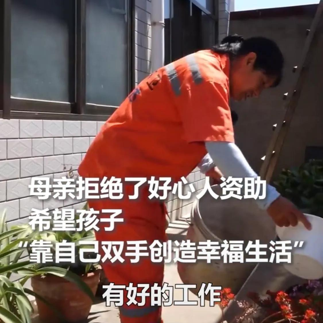 突然,让人泪目的高考考场前相拥的环卫工母子,做了个重大的决定