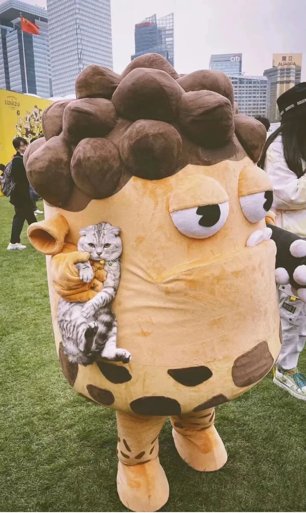 夫妻摆地摊月入90000,95后夫妻摆摊日收入9000多元