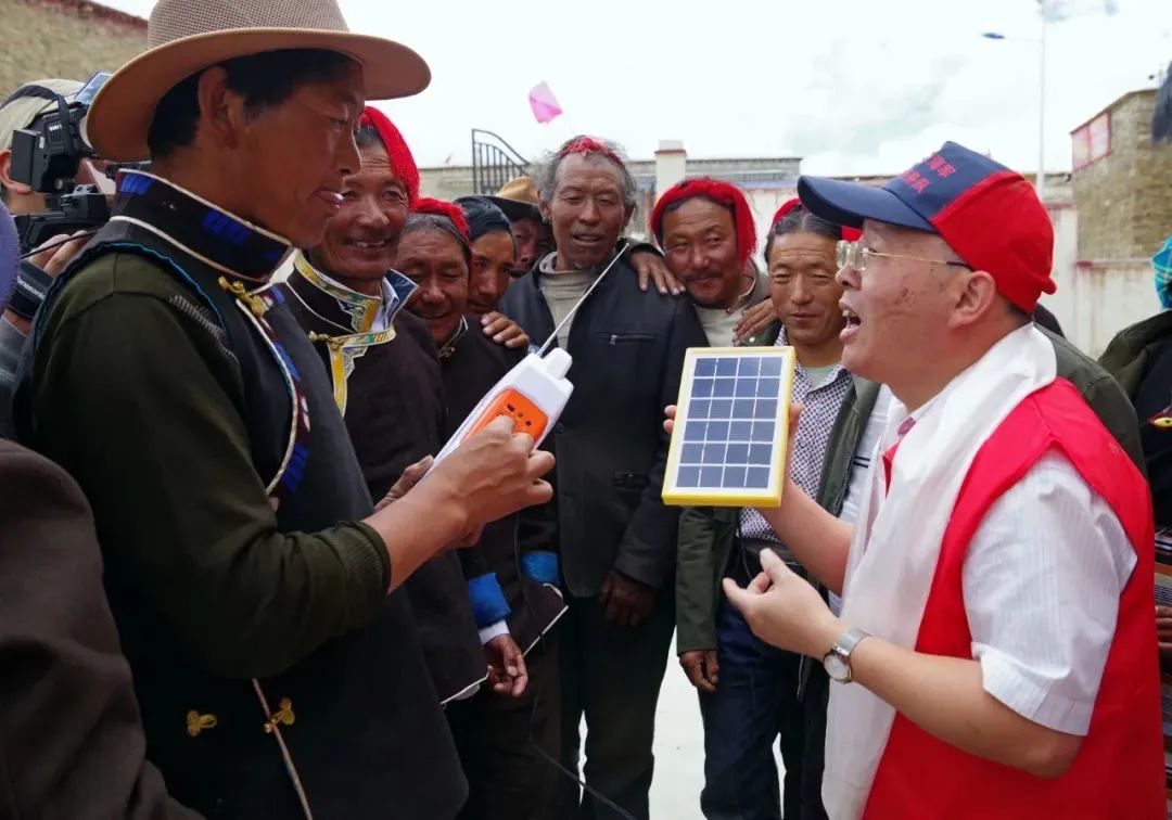 旗帜领航聚合力强根铸魂,坚持旗帜领航着力强根铸魂