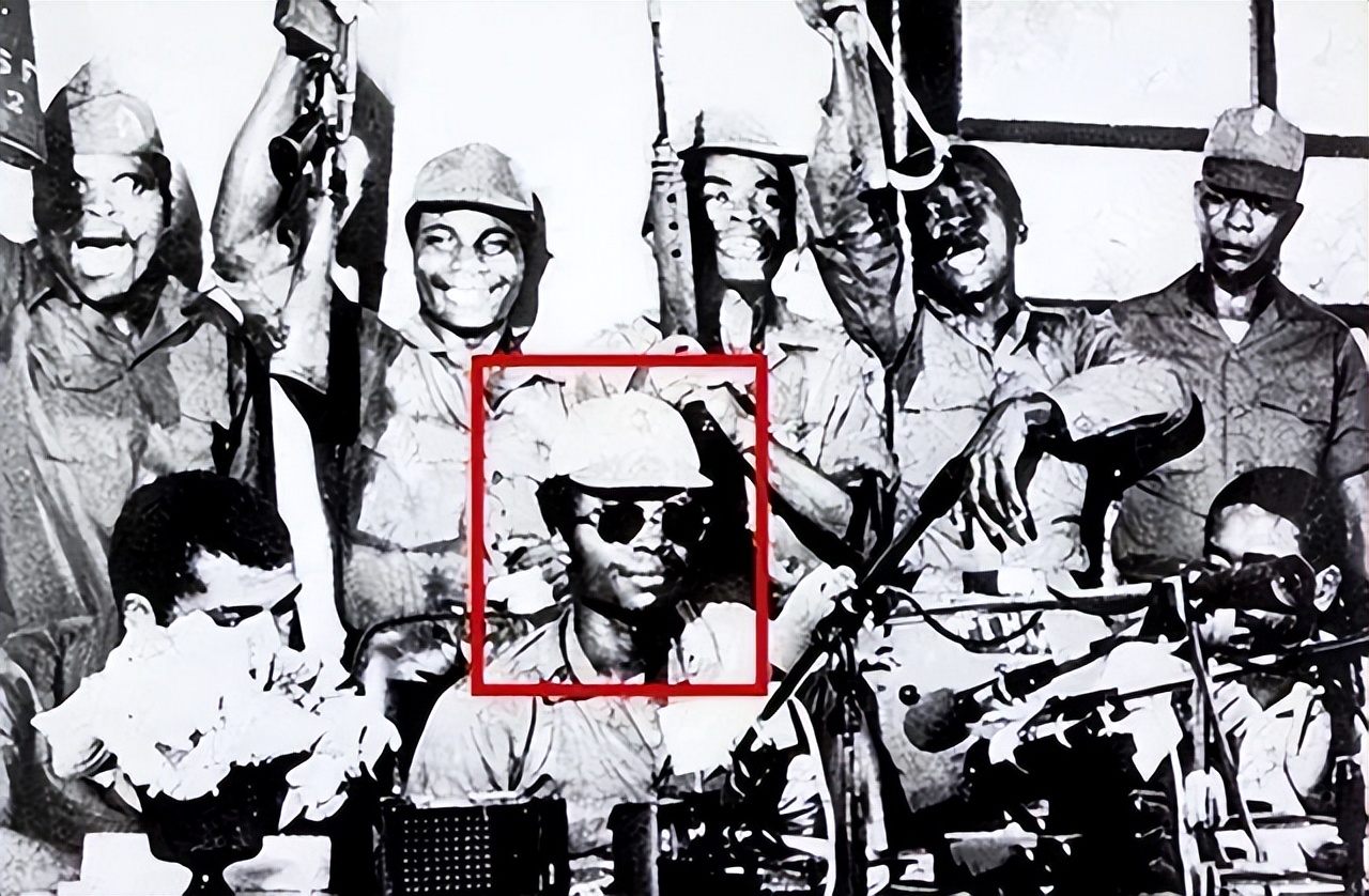 利比里亚独裁者多伊，最后死的有多惨？卡扎菲、萨达姆都比他体面