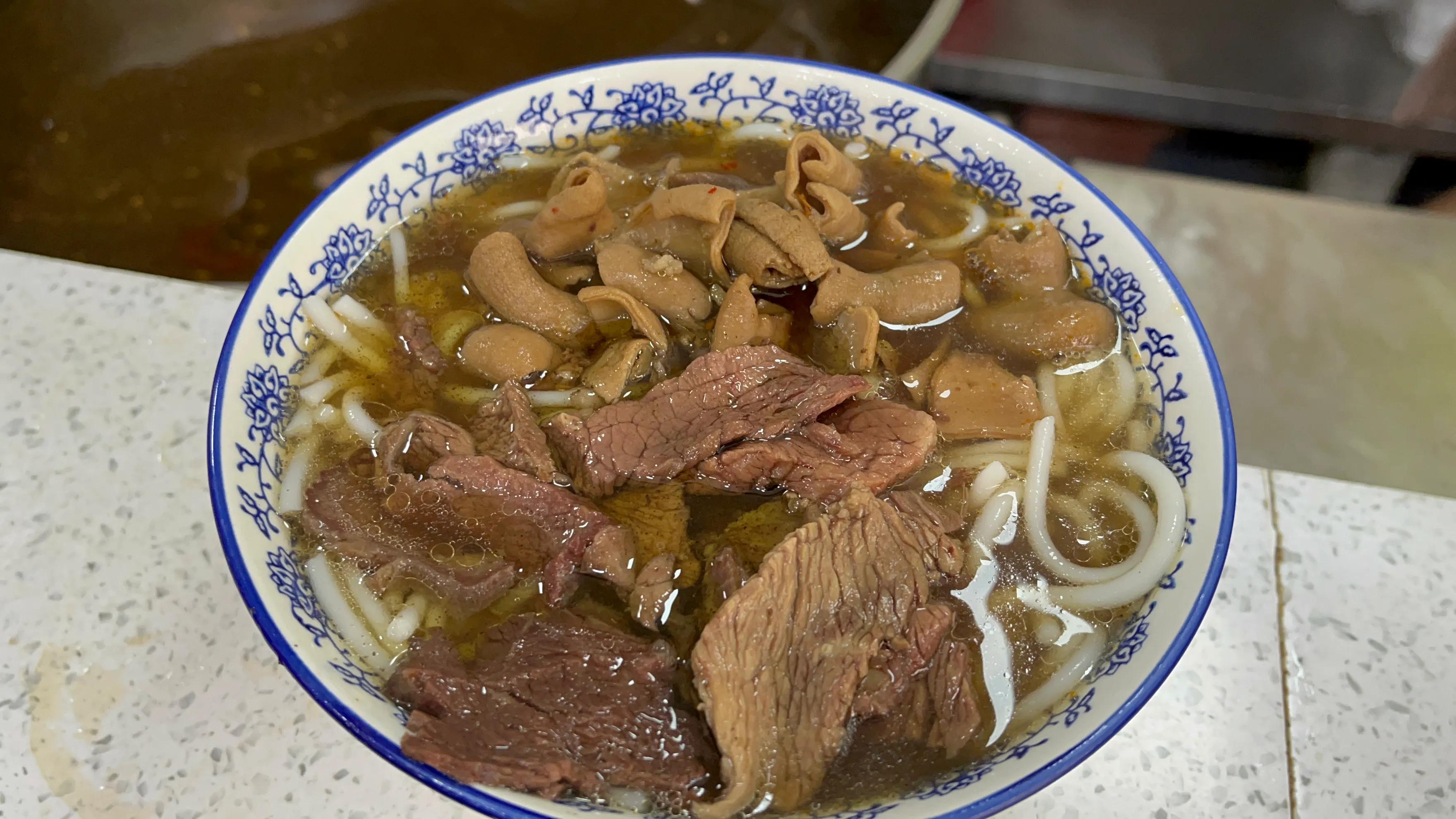 武汉最好吃的牛肉粉在哪里,武汉牛肉粉汤底