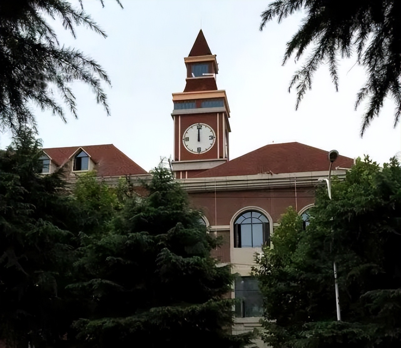 钟表三处不挂是怎么回事,钟表不挂三处日子越过越富