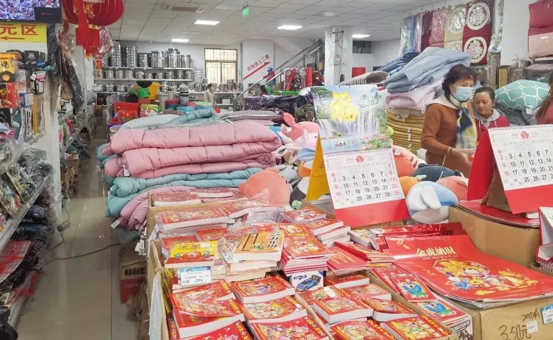 猛增120%，2元店火爆回归！现在，2块钱能买到什么？