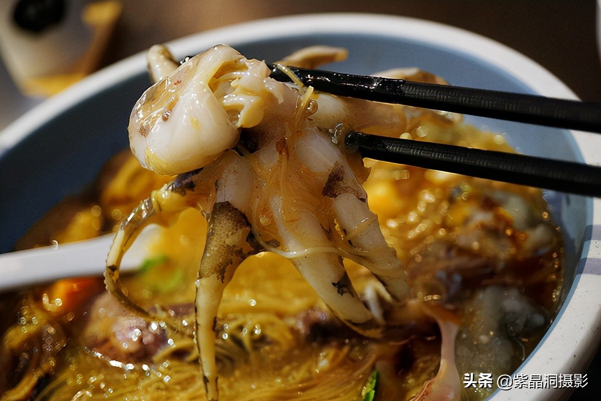 几张桌子的小店,只有4张桌子的长方形小店