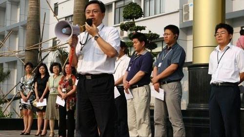 王传福父母双亡,王传福15岁成孤儿