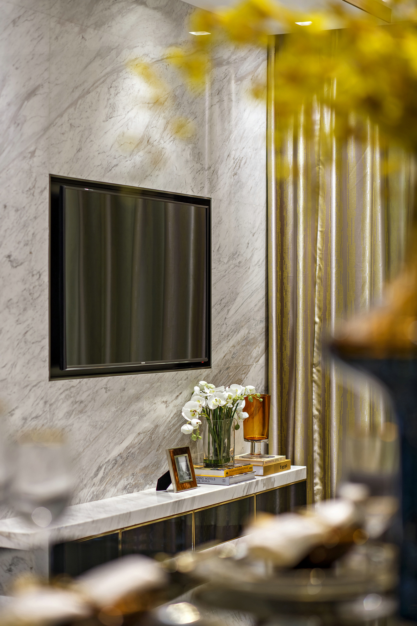 「现代设计风格」DHA香港洪德成设计-YSL精品主题风格样板房