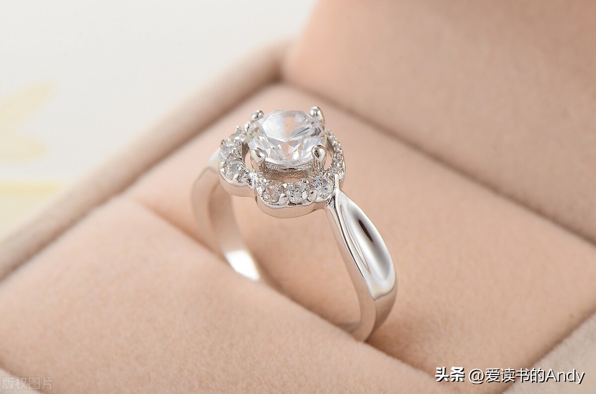 结婚买三金还是买钻戒,结婚买对戒还是钻戒