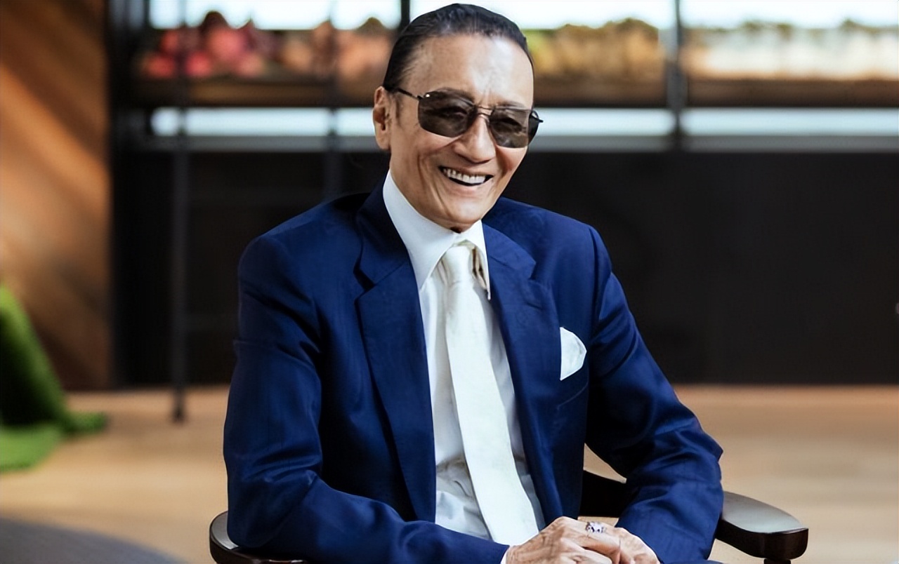 相差49岁的爷孙恋，12年后换回2000万分手费，coco这么做值吗？