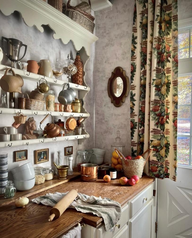 30岁女主装扮的美国住宅，花哨又闪亮，复古极繁主义也别具魅力