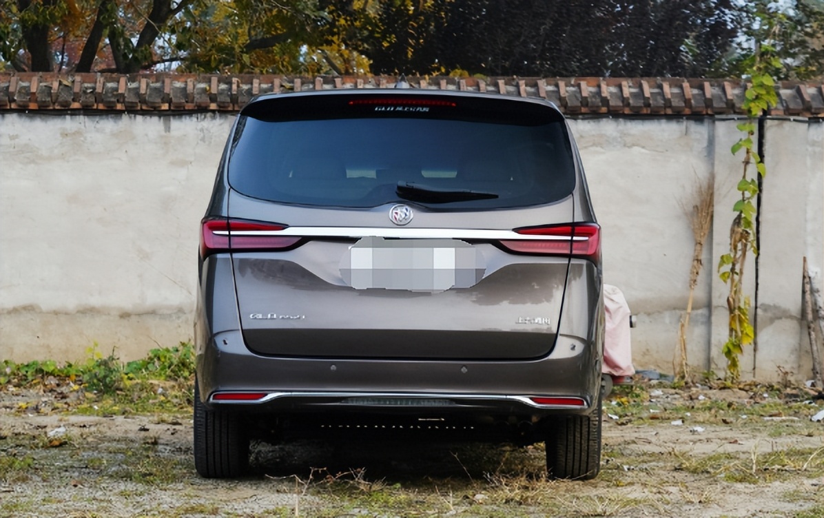 别克gl82.0t9at,别克gl8陆地公务舱智享型预算5万