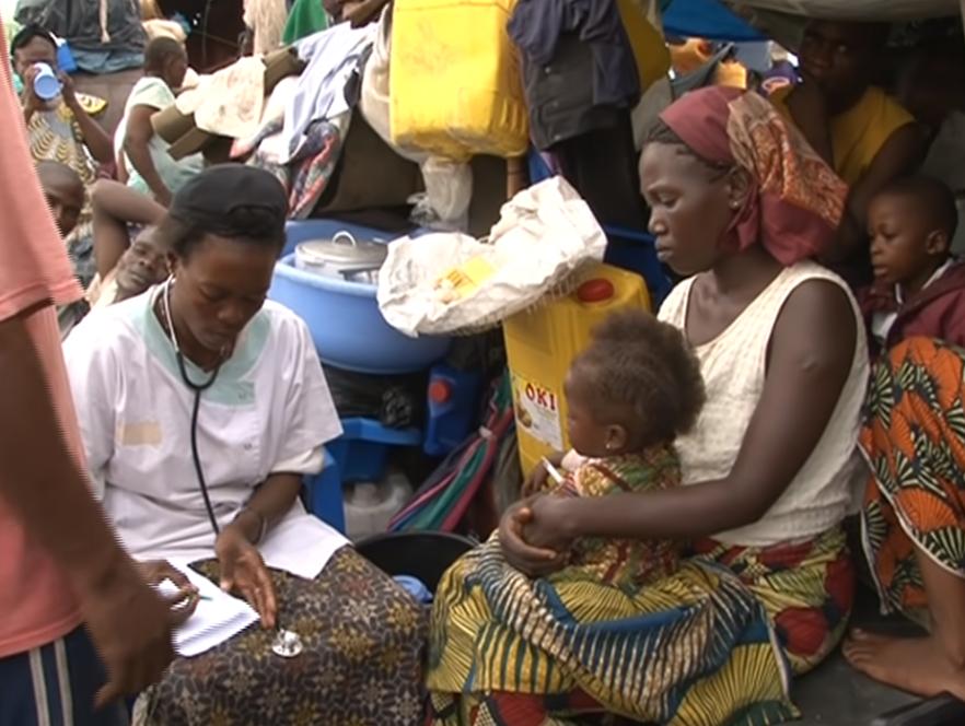 穷国地狱之船！无水无电无厕所，2000人挤爆还在上面生孩子