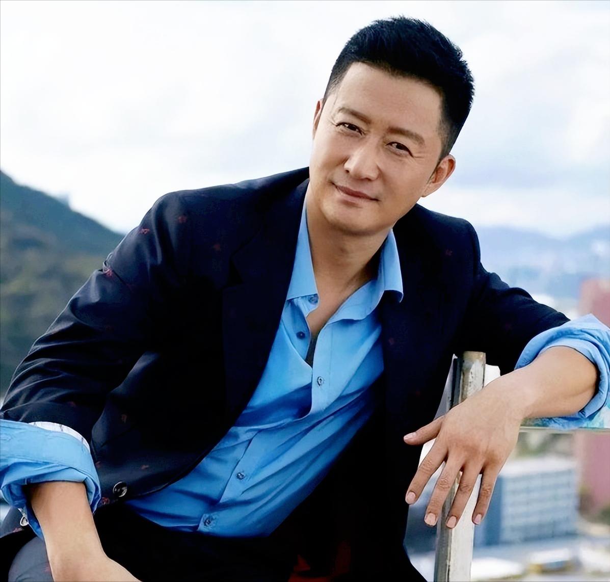 吴京：实现父亲的两个心愿，将脑血栓父亲当孩子疼