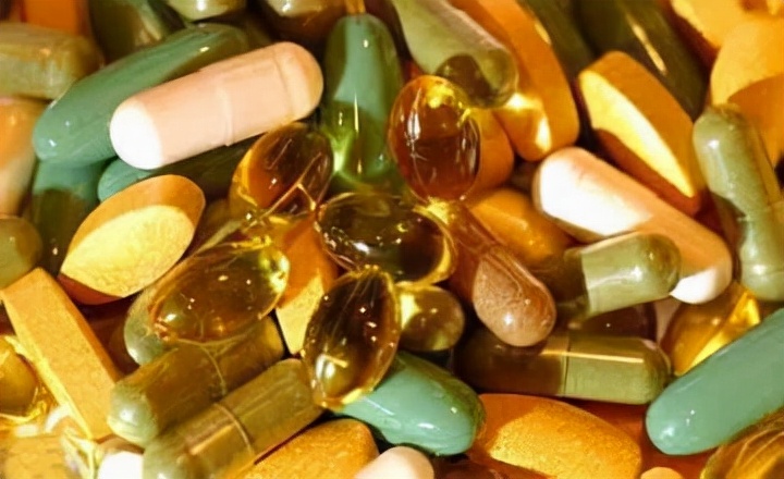 老年人突然长很多老年斑怎么回事,老年人有老年斑夏天用什么护肤品