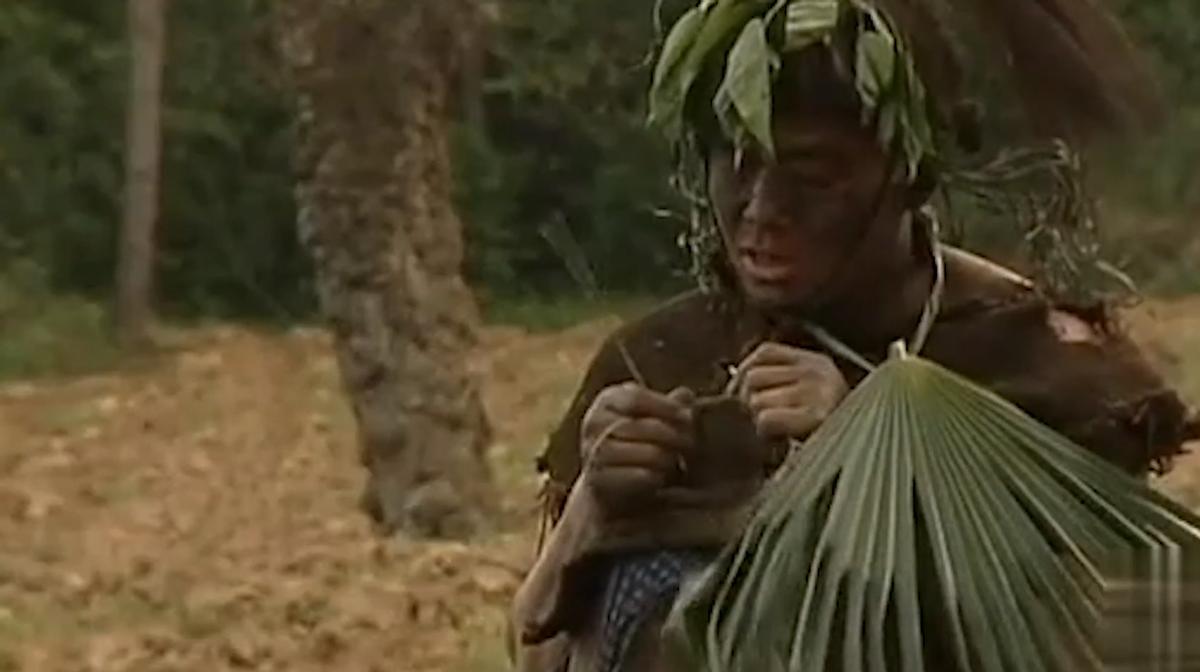 湖南嗜血野人：7岁掉入天坑，生吃蛇鼠存活8年，结局让人哭笑不得