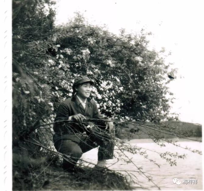 战友作品:“北极”女兵(黄爱明)梅梓祥