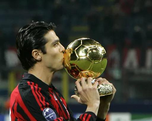 ac米兰的卡卡和巴塞罗那的梅西,卡卡2015给梅西颁奖发言