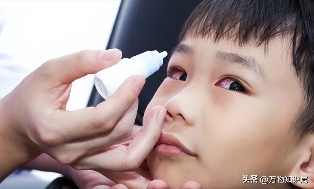 8岁男孩眼球融化荧光棒,小孩眼珠熔化视频