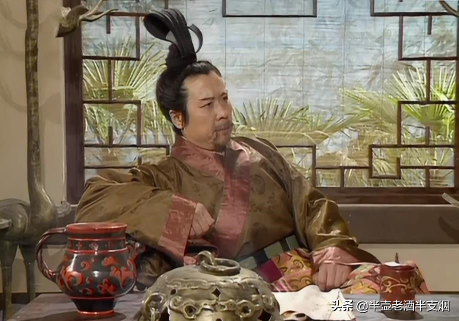 穿龙袍不像太子下一句,穿龙袍不像皇帝