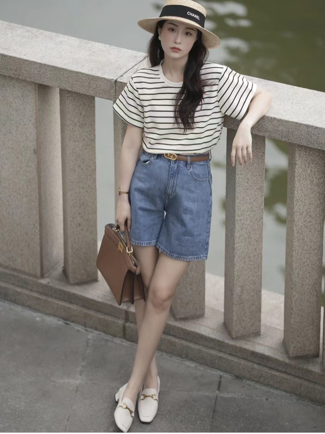 夏天短裤上衣搭配什么鞋子好看,白色短裤配什么上衣和鞋子好