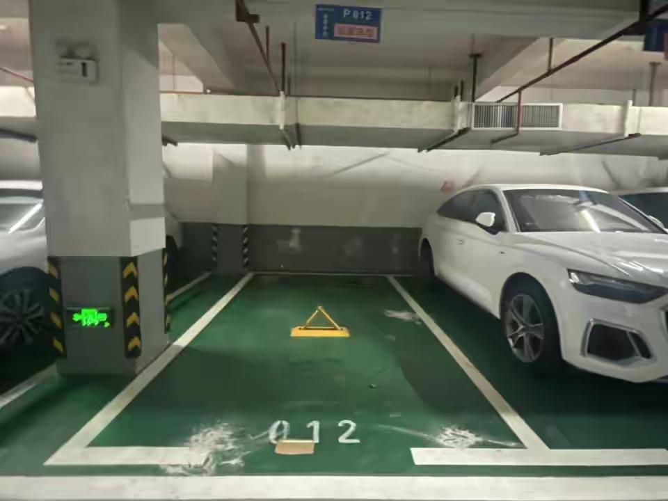 被占车位业主梳理事件始末,双方最新回应占车位事件