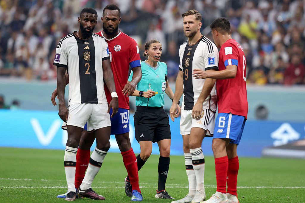 黄健翔评德国输球因教练无脑,黄健翔四问德国队