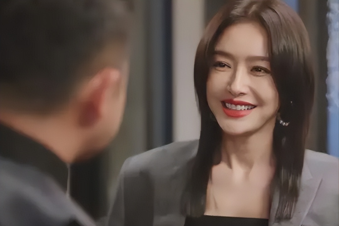 好家伙！开播拿下榜单第1，爱奇艺重磅强推，这剧真的越看越上瘾