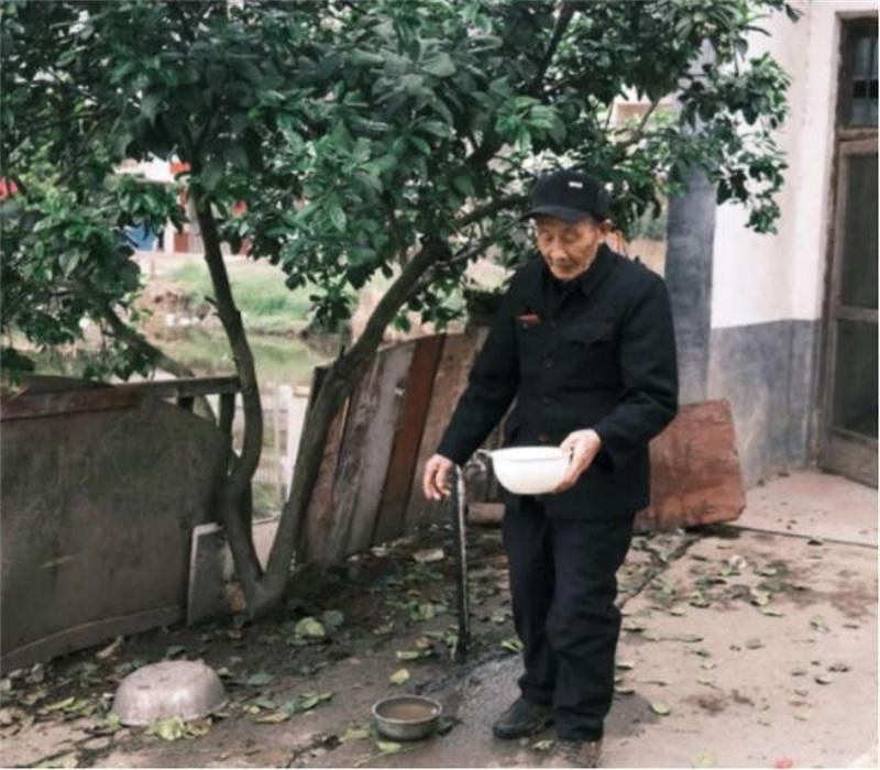 七旬老人为养老故意抢劫入狱是谁,七旬老人为养老故意抢劫入狱案例