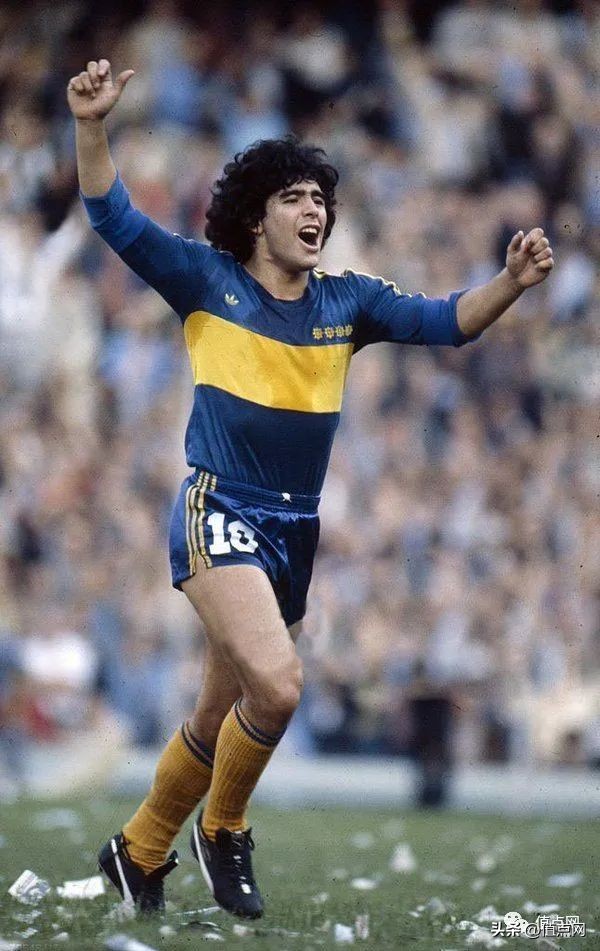 马拉多纳穿过的球鞋拍卖价格,马拉多纳的保时捷