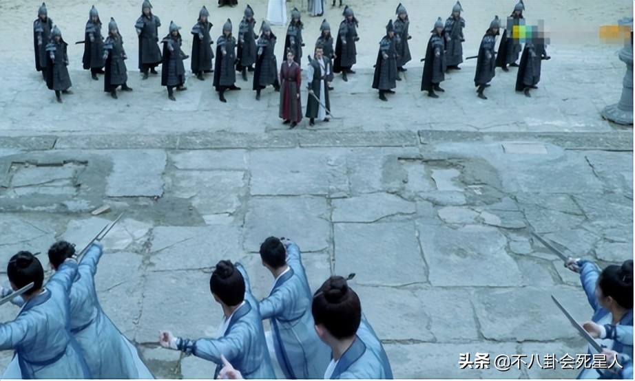 剧组为了省钱请大学生当群演,剧组节约成本演员不够跑龙套