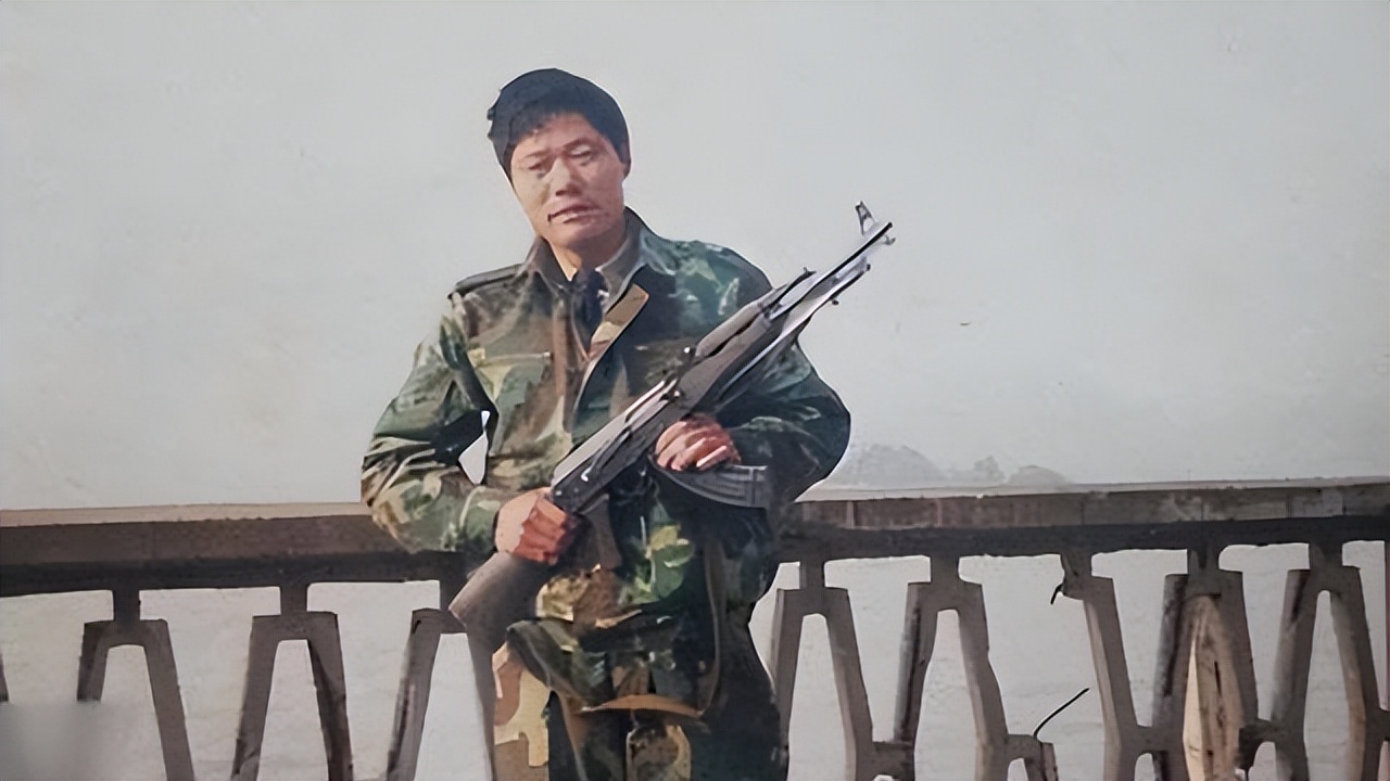 两夫妻守孤岛月入6万,一对夫妻被困孤岛一年吃一次肉