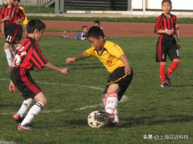 现代化足球智能训练设备,足球智能训练辅助系统