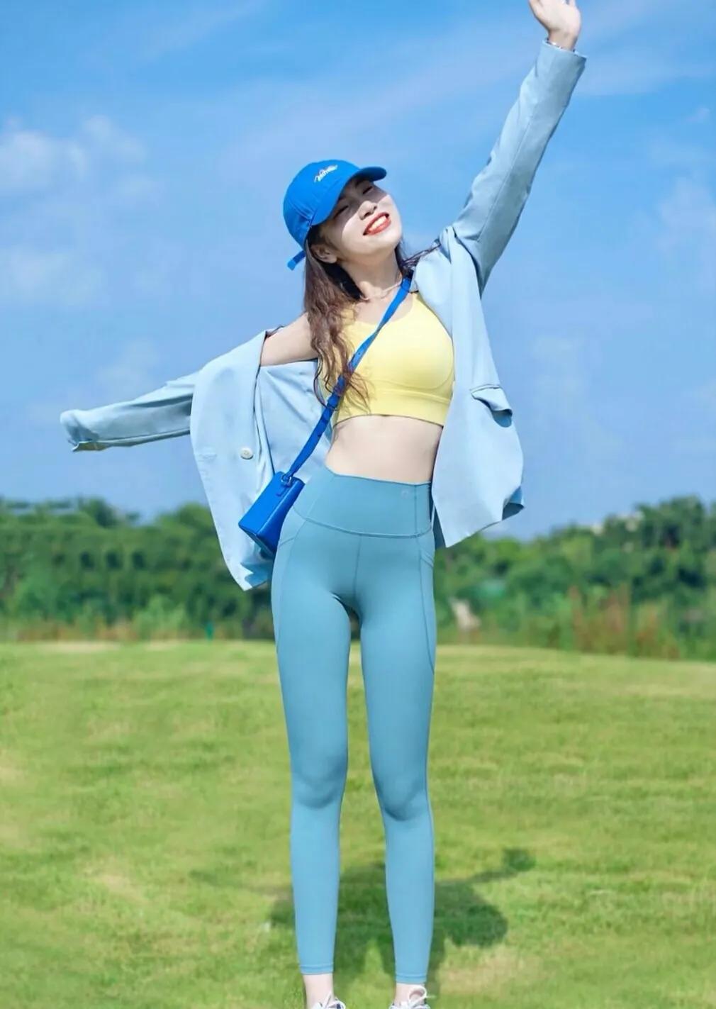 瑜伽服美女跳舞直播,瑜伽服美女最火视频