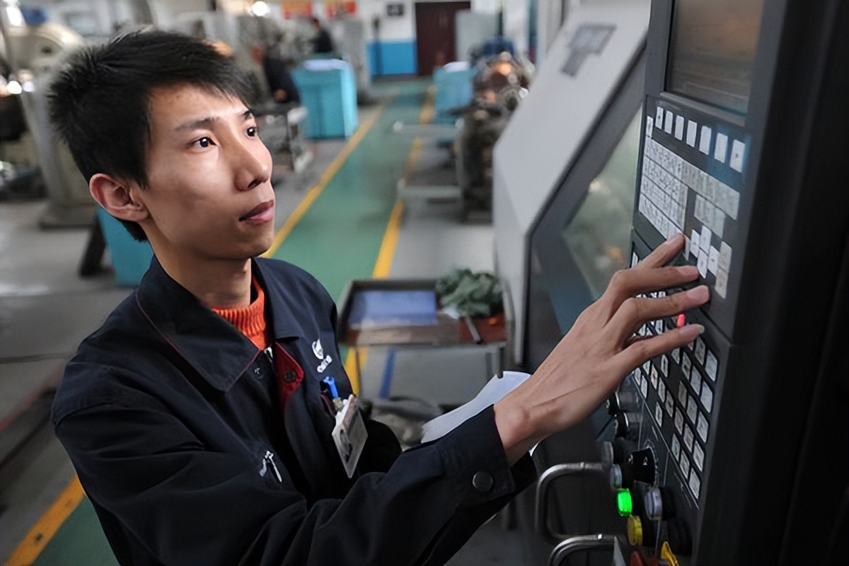 美国百万年薪挖走中国神童,美国高薪挖人才