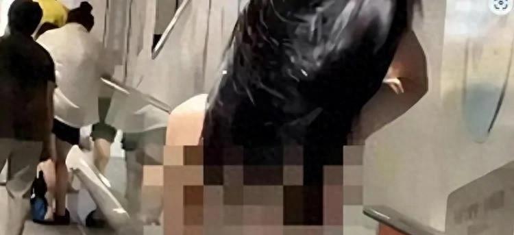 女子无耻举动遭人唾弃完整版,女子无耻举动遭人唾弃