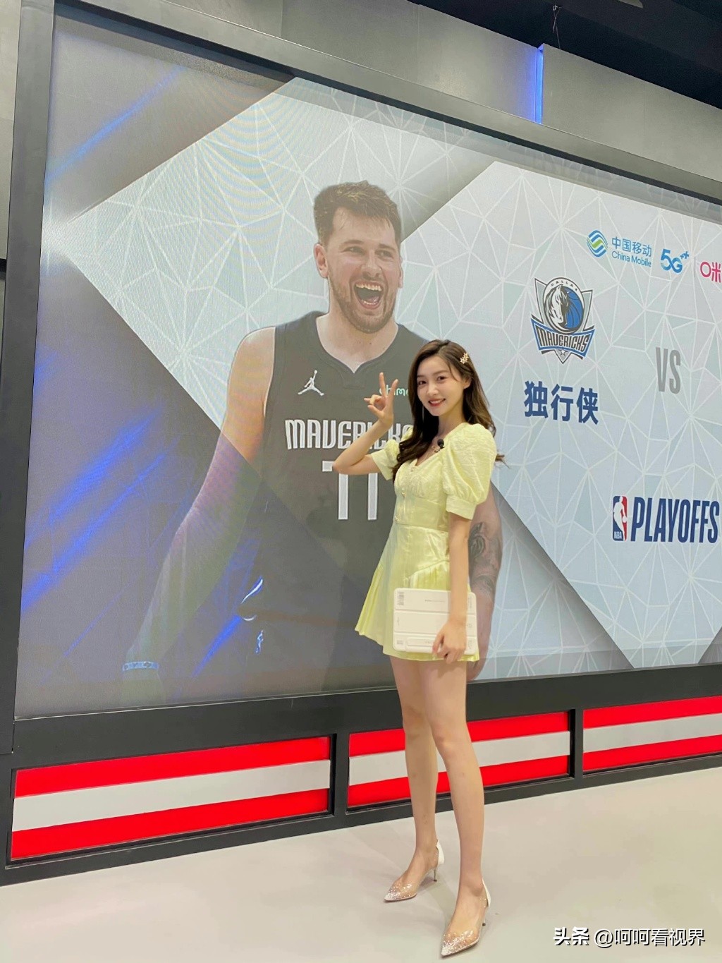 气质减龄女主持装,女主播显身材穿衣推荐