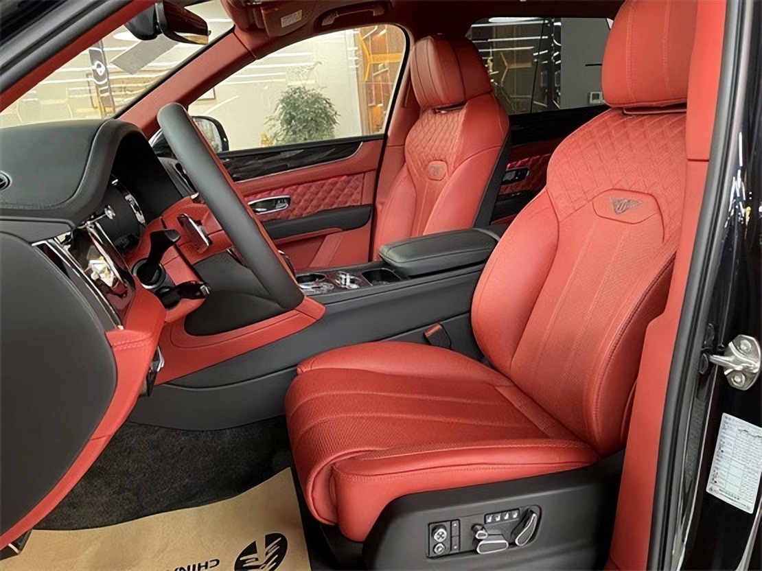 2016款宾利添越w12绿色firstedition,2021款全新宾利添越报价