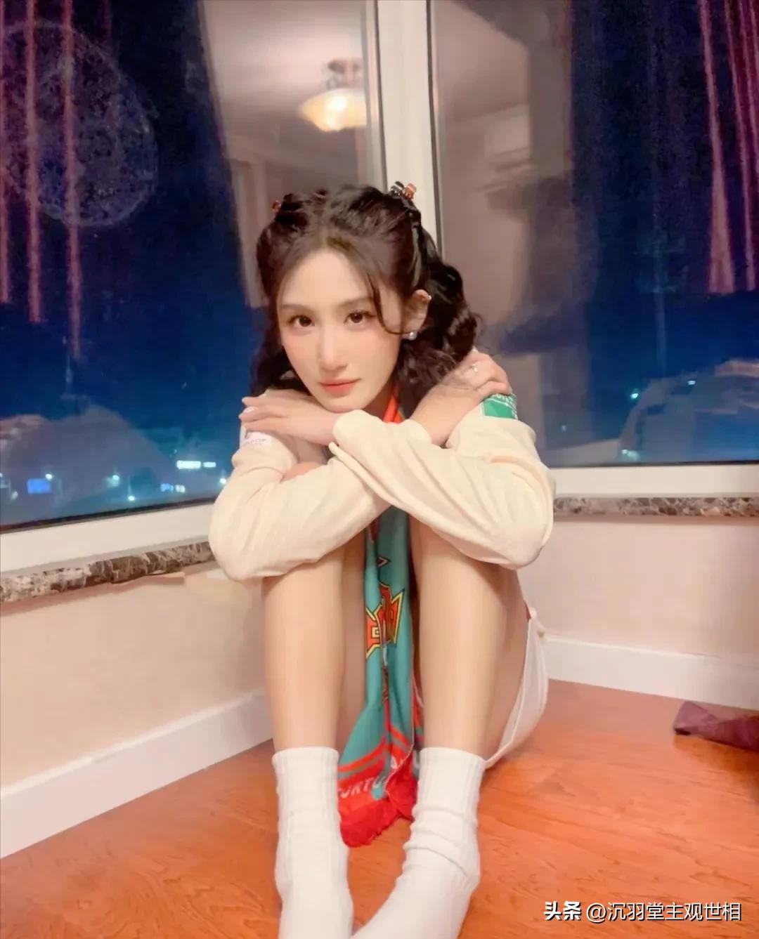 女足姜明佐颜值,姜明佐晒美照笑容甜美有梨涡