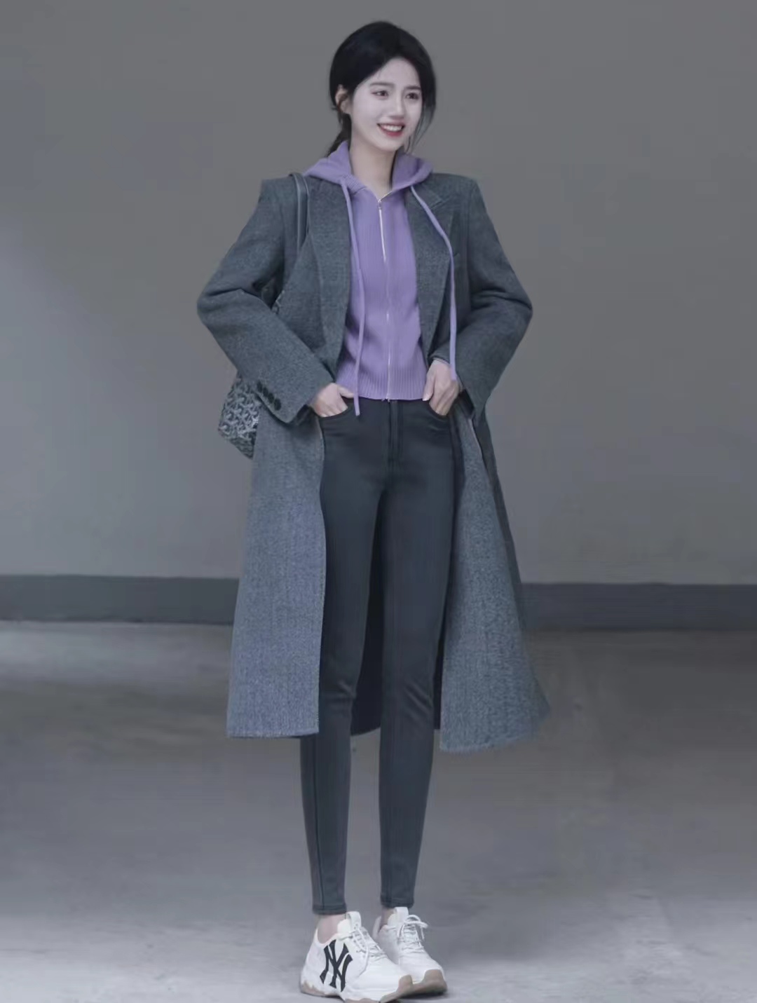 中款深灰色大衣怎么搭配好看,maxmaralabbro灰色大衣