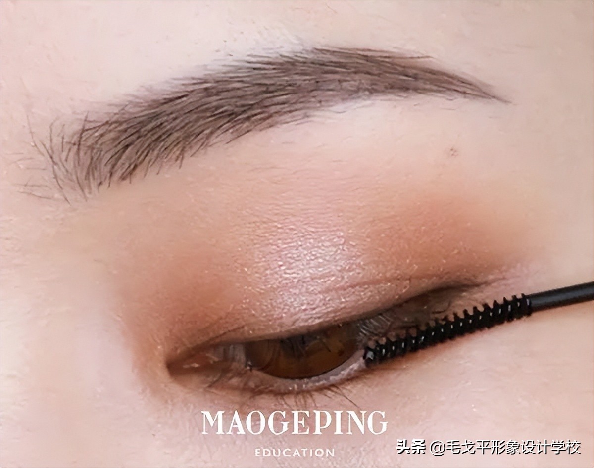 眼妆画着有点脏是什么原因,眼妆显脏是什么原因引起的