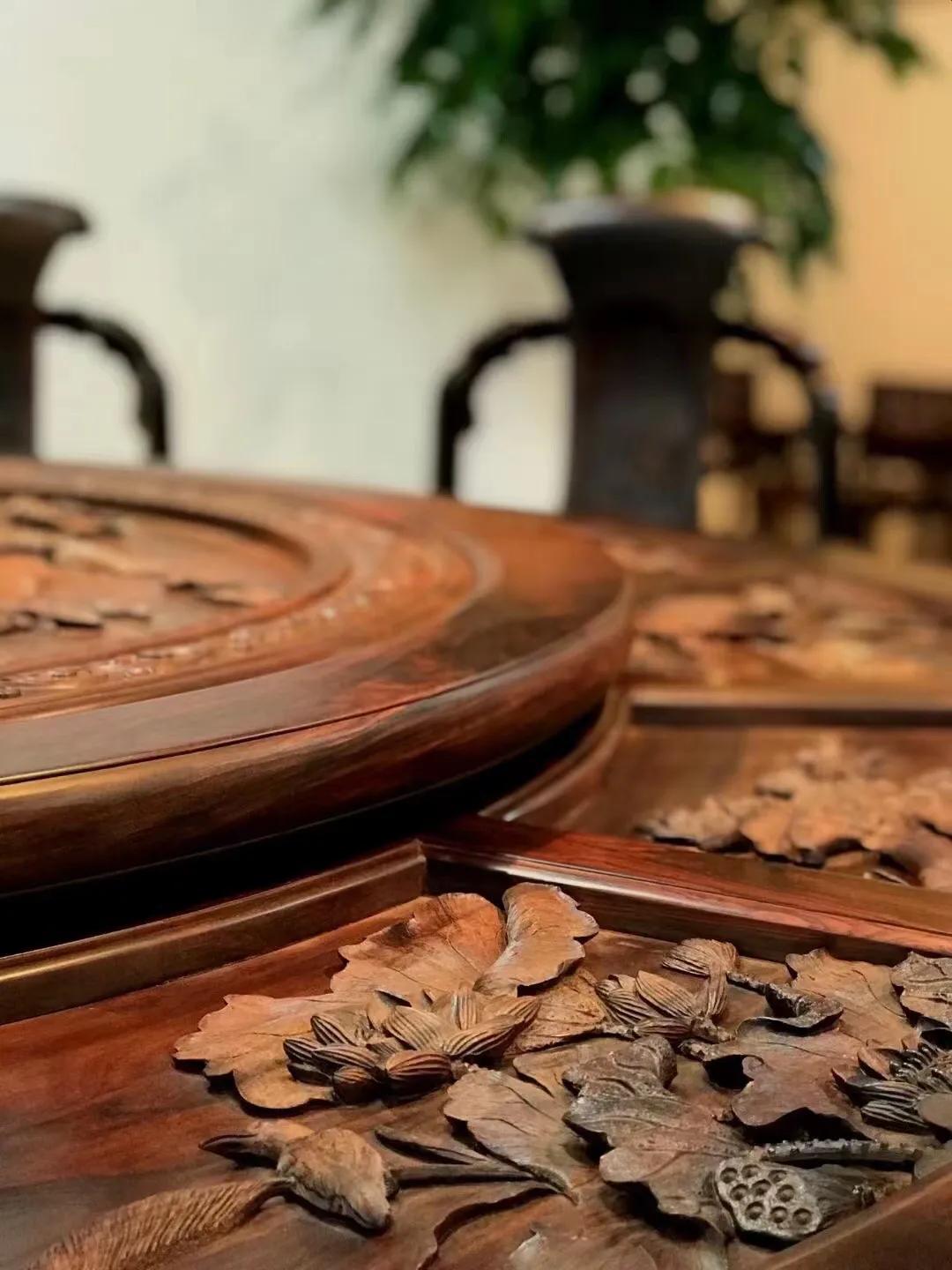 大红酸枝交趾黄檀圆桌图片,大红酸枝交趾黄檀餐桌