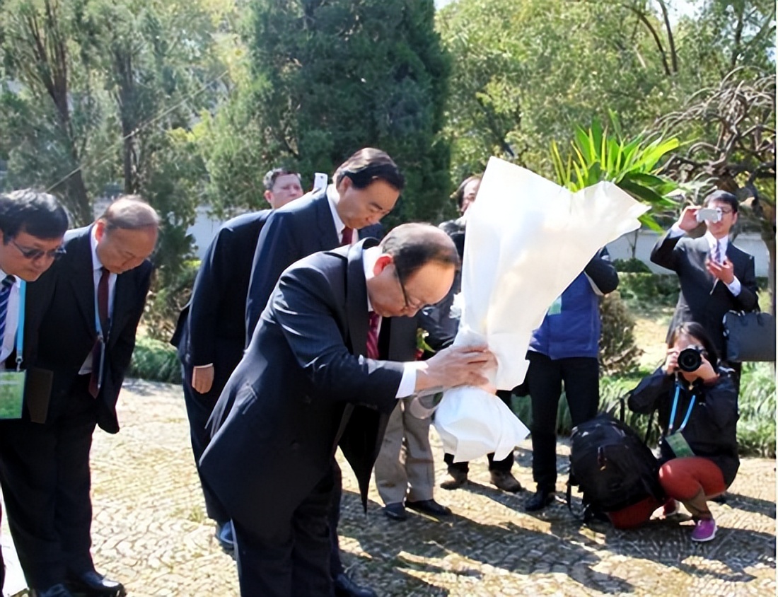 蒋介石曾孙抵达上海出席“双城论坛”，参观后坦言：印象非常深刻